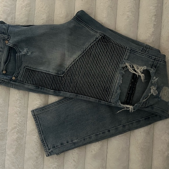 Men's Distressed Blue Jeans - Picture 5 of 6